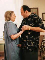 L-R: Livia Soprano (Nancy Marchand) and Tony Soprano (James Gandolfini)