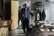 Als Jack (George Eads, vorne) mit seinen Freunden (Tristin Mays, l., Lucas Till, 2.v.l. und Justin Hires, r.) sein Apartment betritt, muss er feststellen, dass eingebrochen wurde und ihm wichtige Dinge gestohlen wurden. Wer steckt dahinter?