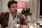Cameron Babcock (Theo James)