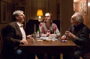Günter, Karla Neuhaus und Edwin ziehen um in Edwins Wohnung und vertreiben sich die Zeit mit Personenraten.