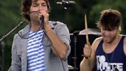 Jon Lewis (l.), Saenger der Rockband Hyland
