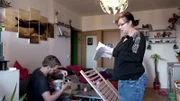 Nicole und René freuen sich auf ihren Nachwuchs. Doch beim Aufbau des Kinderbetts liegen die Nerven blank. Die Aktion endet im Streit.