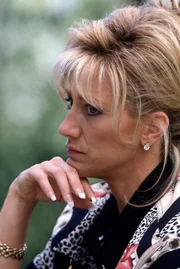 Carmela Soprano (Edie Falco)
