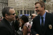 (l-r) Vincent D'Onofrio as Det. Robert Goren, Chris Noth as Det. Mike Logan