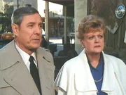Ames (Craig Stevens) und Jessica (Angela Lansbury) hatten eine Autopanne und müssen nun in einem Hotel übernachten.