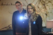 Greg (Eric Szmanda) und Morgan (Elisabeth Harnois) suchen in einer Penthouse-Wohnung von TRP nach Hinweisen auf Hollands Mörder, der durch eine Verkettung einiger Umstände gleich zwei Menschen auf dem Gewissen hat.  +++