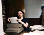 Dorothy Kilgallen one person, mid-adult woman, half-length, prominent persons, Caucasian ethnicity, typewriter, occupations, communications, American, trial, journalist, Dorothy Kilgallen; Rating: 0; Subject: Journalist Dorothy Kilgallen sits at her typewriter while covering the Sam Sheppard murder trial.