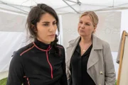 Will jemand Ebru Nuwas (Canan Samadi, l.) Teilnahme an dem Mountainbike-Rennen verhindern?