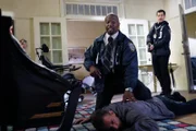 Terry Jeffords (Terry Crews, l.); Jake Peralta (Andy Samberg, r.)