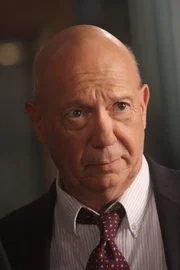 Capt. Donald Cragen (Dann Florek)