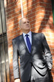 Ulrich Kohl (Alan Dale) war während des Kalten Krieges als Spion für die Stasi tätig und taucht nun nach zwei Jahrzehnten in Haft voller Rachegelüste in den USA auf...