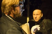 Abseits des Mordfalls herrscht ordentlich Feuer in der Hütte. Mit Hilfe von Arno Fieber (Bernd Michael Lade) gelingt es Mick (Henning Baum), etwas Licht in seine Vergangenheit zu bringen.