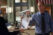 Christopher Meloni als Det. Elliot Stabler.