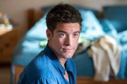 Emilia erzählt Jonas (Philipp Danne), dass sie schwanger ist - und nicht weiß von wem.