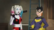 L-R: Harley Quinn und Batgirl