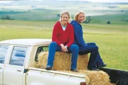 Jodi (Rachael Carpani, l.) und Becky (Jessica Napier) Die Verwendung des sendungsbezogenen Materials ist nur mit dem Hinweis und Verlinkung auf TVNOW gestattet.