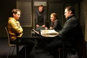 Marius Jankowski (Marek Harloff, l.) wird von den drei Ermittlern verhört, nachdem er von einer Zeugin am Tatort gesichtet wurde.