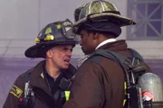 David Eigenberg als Christopher Herrmann, Eamonn Walker als Chief Wallace Boden.