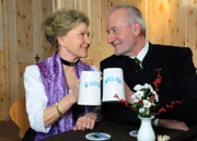 Hildegard  (Antje Hagen, l.); Alfons (Sepp Schauer, r.)