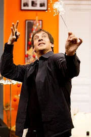 Eine Improvisationsshow vor Publikum - mit Michael Niavarani und Viktor Gernot. Im Bild: Viktor Gernot.