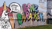Die sogenannten „Benz-Baracken“ im Mannheimer Stadtteil Waldhof gehören seit Jahrzehnten zu den sozialen Brennpunkten der Stadt. Heute sind Arbeitslosigkeit und eine hohe Kriminalitätsrate die bestimmenden Themen in der Siedlung.