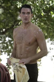 Um den Mord an Justin Prentiss, Schüler eines Internats aufzudecken, versuchen Wayne (Owain Yeoman) und seine Kollegen alles. Doch der Fall erweist sich schwieriger als gedacht ...