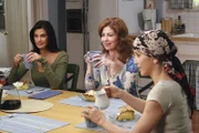 Desperate Housewives "Kuchenschlacht". Im Bild: Teri Hatcher, Dana Delany, Felicity Huffman.