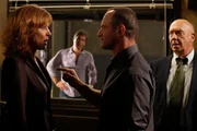 L-R: Sonya Paxton (Christine Lahti), Olivia Benson (Mariska Hargitay) und Donald Cragen (Dann Florek)