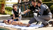 David Phillips (David Berman, l.), Nick Stokes (George Eads) und Greg Sanders (Eric Szmanda, r.) entdecken am Finger des Opfers einen sündhaft teuren Diamantring, durch den sie als Daycia Fox (Marielle Jaffe) identifiziert werden kann.