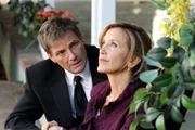 Die Hochzeit von Irina und Preston steht vor der Tür. Lynette (Felicity Huffman, r.) und Tom (Doug Savant, l.) sind alles andere als begeistert davon. Doch Lynette hat noch ein Ass im Ärmel ...