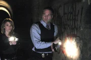 L-R: Detective Alexandra Eames (Kathryn Erbe), Detective Robert Goren (Vincent D'Onofrio).