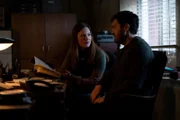 Anna Phipps (Sophie Ward), Cormoran Strike (Tom Burke)