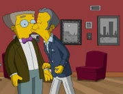 Während es scheint, als würde zwischen Smithers (l.) und Nigel (r.) die große Leidenschaft entflammen, schweben Marge und Homer schon lange nicht mehr auf Wolke Sieben ...