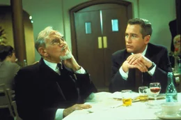 Kernphysiker Armstrong (Paul Newman, r.) fehlt zur Vollendung seines legend&auml;ren Raketenprojekts noch eine entscheidende Formel. Er hofft, diese dem bekannten Leipziger Professor Lindt (Ludwig Donath, l.) entlocken zu k&ouml;nnen.