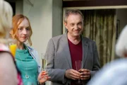 Helga (Brigitte Hobmeier), Hubert (Josef Hader).