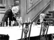 Im Bild: Freddie Frinton, May Warden.