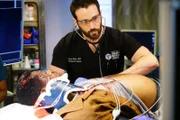 Ein schneller Eingriff: Colin Donnell als Dr. Connor Rhodes.