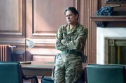Auf Amy Silvas Vorwürfe reagiert Marshall Marcus Grainger (Dougray Scott) zunächst abweisend. Doch dann erklärt er ihr, dass er in den Krieg ziehen will, um die britische Bevölkerung zu schützen.