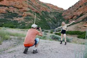 Brian Laundrie (Evan Hall) und Gabby Petito (Skyler Samuels)