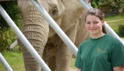 Tierpflegerin Lea Pesch, aus dem Kronberger Opel-Zoo.