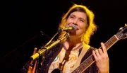 Um sich als unabhängige Musikerin im hart umkämpften Musikgeschäft einen Platz zu erobern, müssen Künstlerinnen ein verdammt dickes Fell und Durchhaltevermögen mitbringen. Die Berliner Singer-Songwriterinnen Malonda und Naima Husseini brennen für ihre Musik und gehen diesen herausfordernden Weg.