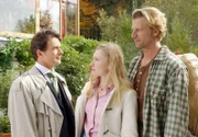 Nina (Johanna Christine Gehlen) mit ihrer alten Liebe Paul (Pascal Breuer, li.) und ihrer neuen Liebe Daniel (Michael von Au).