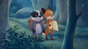 Matteo und Rosie suchen sich einen Platz für ihre erste Übernachtung im Wald.