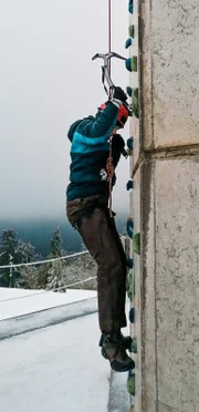 Esra beim Griffkraft-Training