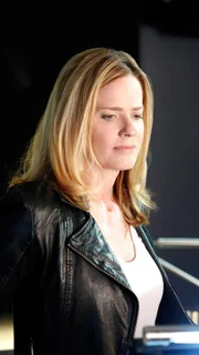 Julie Finlay (Elisabeth Shue) erhält ein Päckchen von einem alten Bekannten: dem Massenmörder Paul Winthrop. Schnell erkennt sie, dass es sich bei dem Inhalt des Päckchens um eine Mordwaffe handelt...