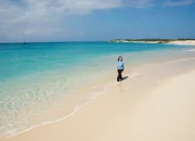 Moderatorin Mona Vetsch beim Strandspaziergang.