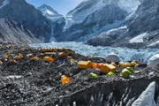 Das Basecamp am Mount Everest ist eine Zeltstadt mit 2000 Personen.