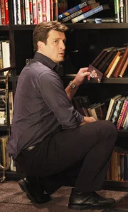 Castle (Nathan Fillion) schwelgt in Erinnerungen an eine verflossene Liebe ...