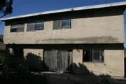 Wenn Tarek und Christina dieses Haus kaufen wollen, müssen sie dies ungesehen tun. Der Preis ist günstig und das Gewinnpotenzial ist groß, aber was lauert hinter der heruntergekommenen Fassade?