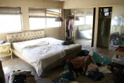 Um an das Schnäppchenhaus zu gelangen, müssen Tarek und Christina sofort zuschlagen, ohne das Haus von innen gesehen zu haben - ein Fehler?